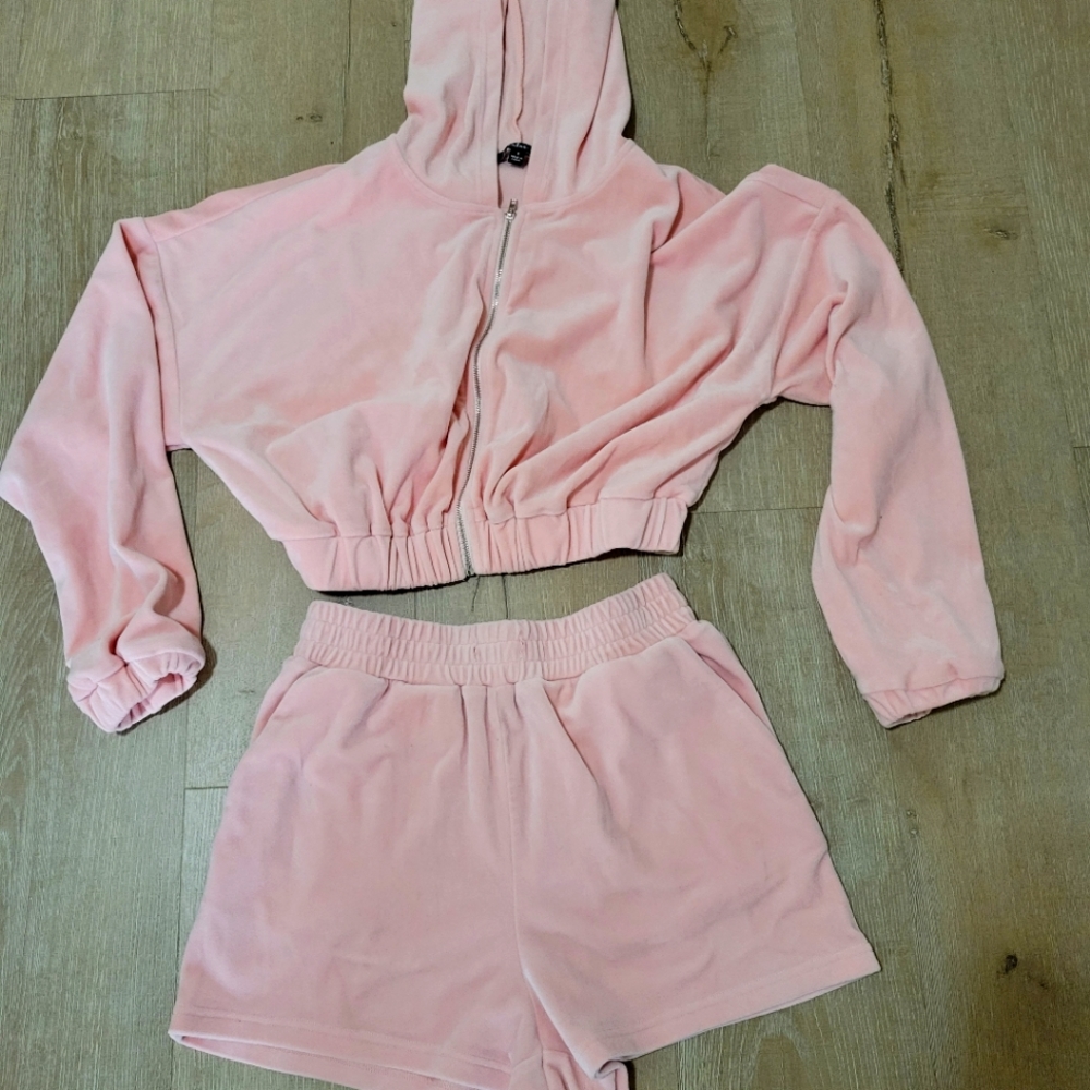 Lulu's crop hoodie size S, shorts size xs.
